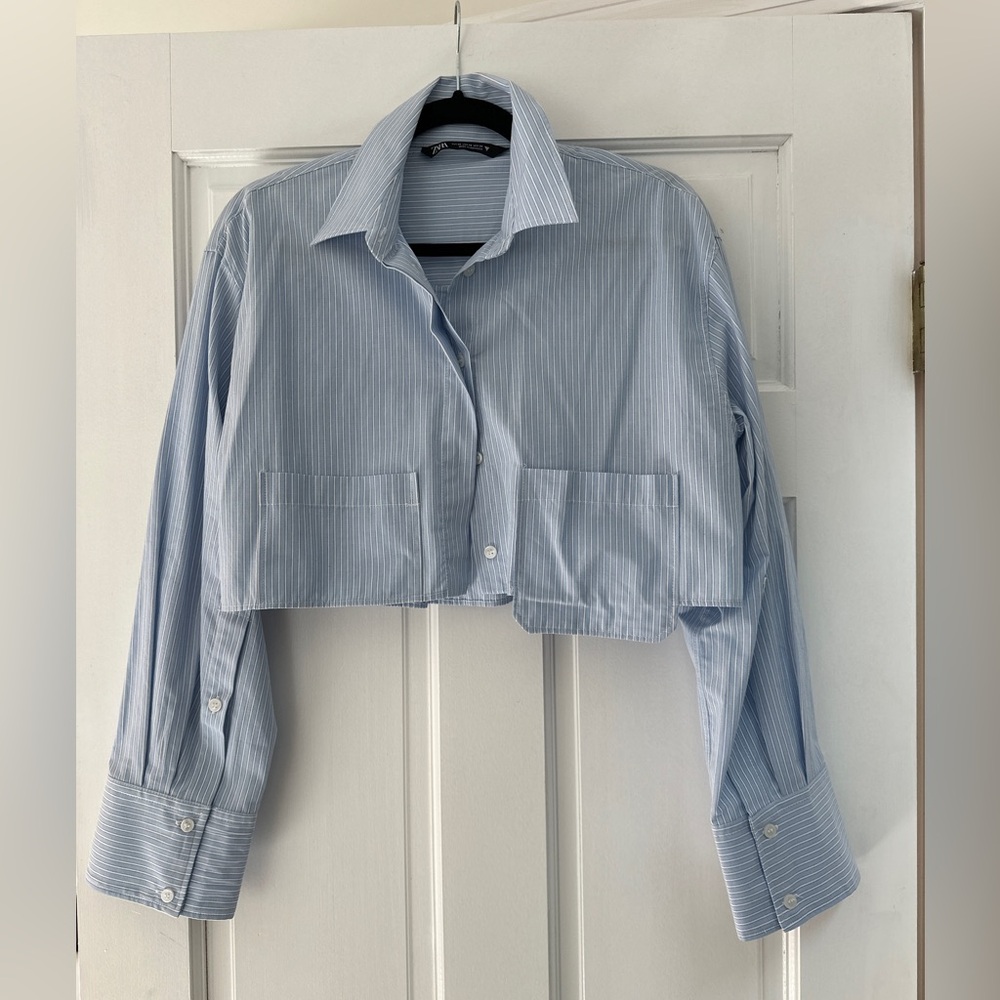 Zara Blue and White Striped Cropped Button Down Shirt